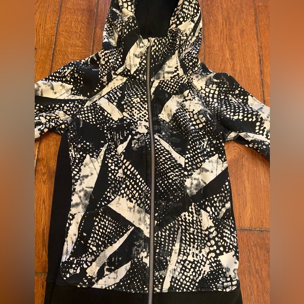 Lululemon Hoodie Great Condition - Picture 4 of 6